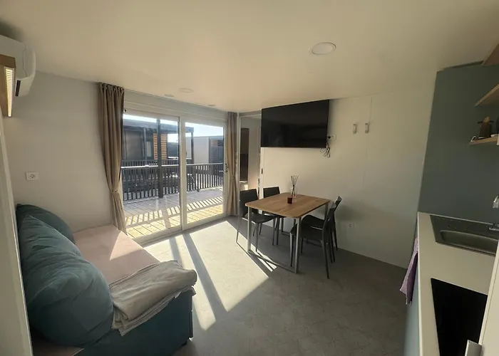 Mobile Enelia Sun House 度假居 斯维蒂佩塔